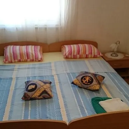 Apartman Palme בית הארחה 3*