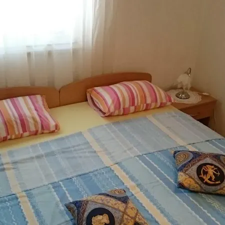 Apartman Palme בית הארחה 3*