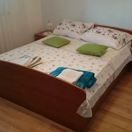 Apartman Palme בית הארחה 3*